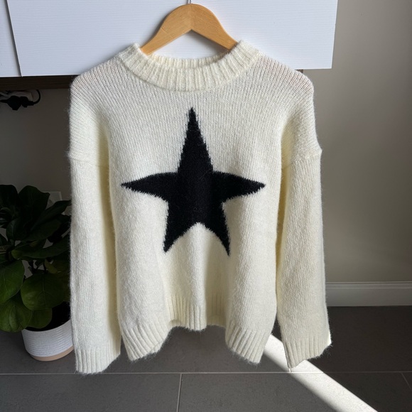 Oversized Graphic Crewneck Sweater - Picture 4 of 5